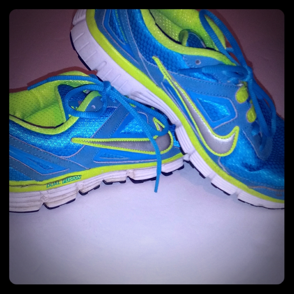 Nike dual fusion  Womans running shoes